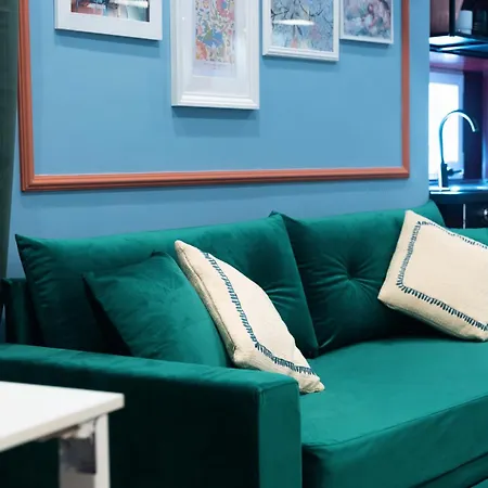 Victorian House, Center רומא